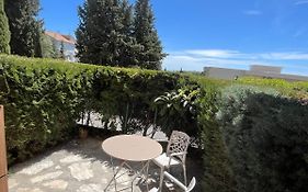 Charmant Studio Avec Terrasse Et Parking A Vence